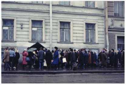 La queue devant un magasin, à l'époque de l'effondrement de l'Union soviétique